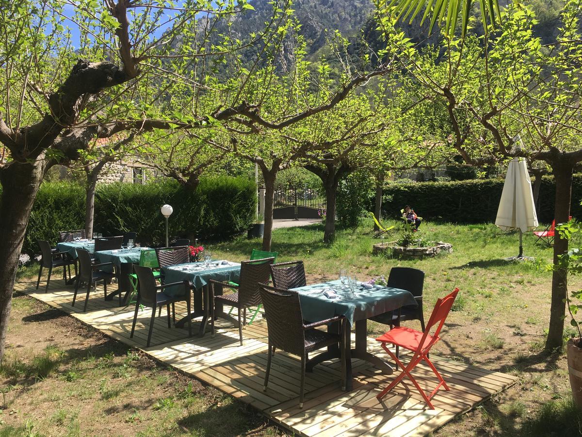 La Mirabelle-Casteil Country House Pension Buitenkant foto