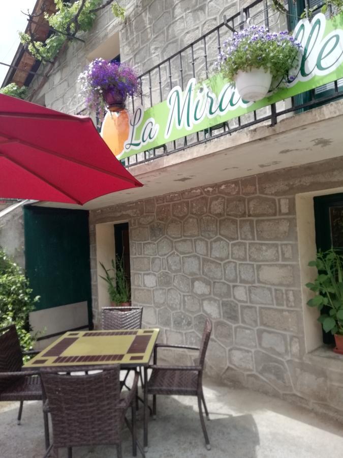 La Mirabelle-Casteil Country House Pension Buitenkant foto