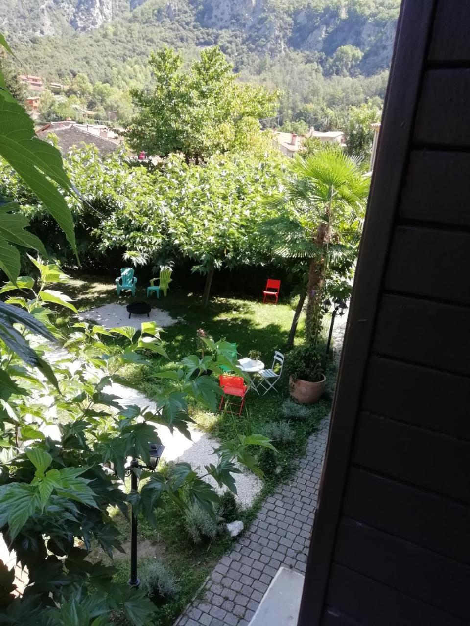 La Mirabelle-Casteil Country House Pension Buitenkant foto