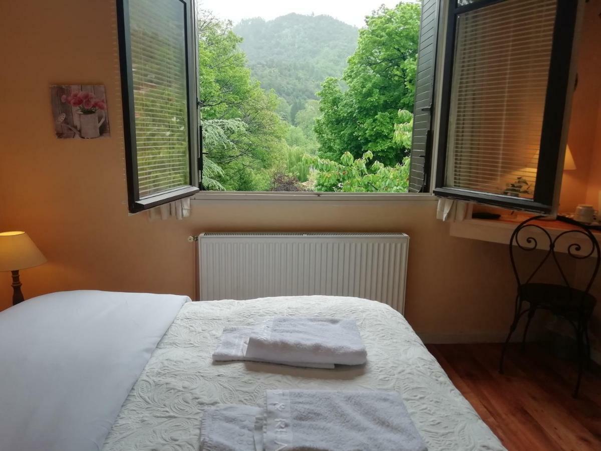 La Mirabelle-Casteil Country House Pension Buitenkant foto