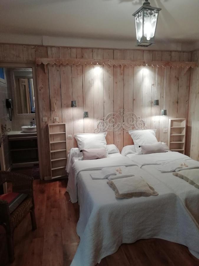 La Mirabelle-Casteil Country House Pension Buitenkant foto